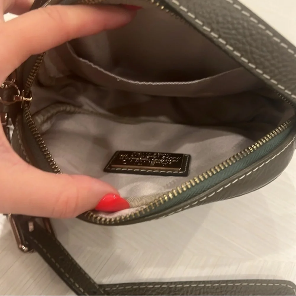 🍀Valentino by Mario 🍀 Valentino Dollaro Eve green camera style crossbody - Picture 2 of 5